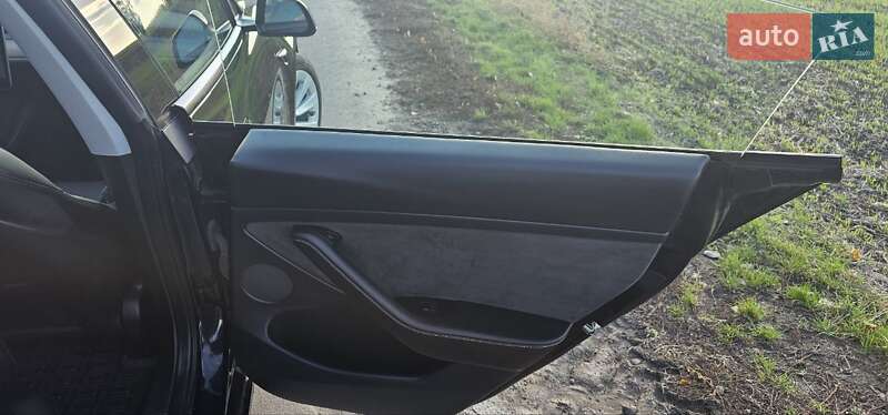 Седан Tesla Model 3 2022 в Киеве