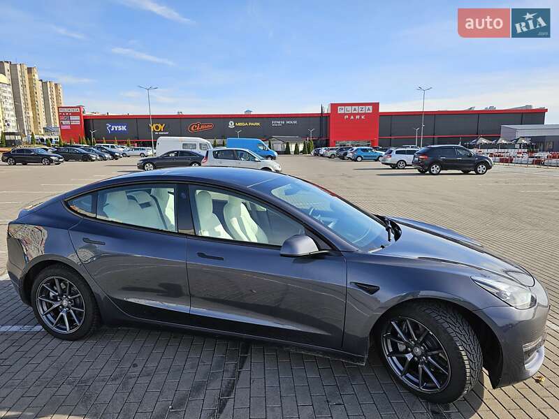 Седан Tesla Model 3 2022 в Виннице