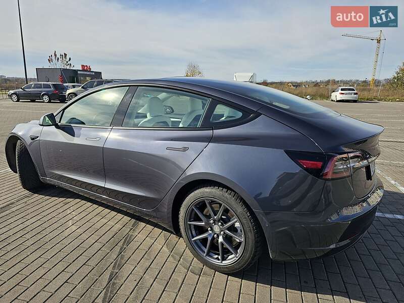 Седан Tesla Model 3 2022 в Виннице
