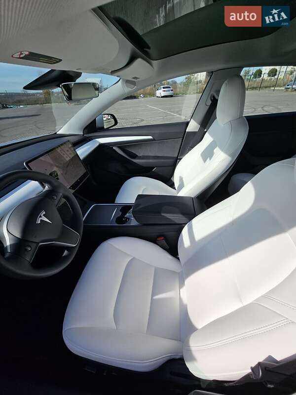 Седан Tesla Model 3 2022 в Виннице