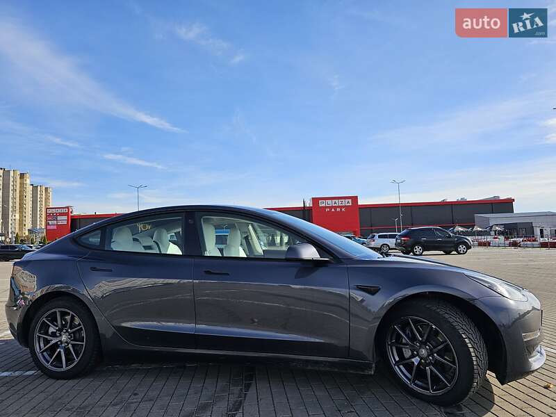 Седан Tesla Model 3 2022 в Виннице