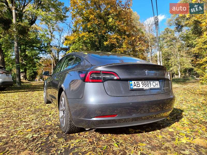 Седан Tesla Model 3 2022 в Виннице