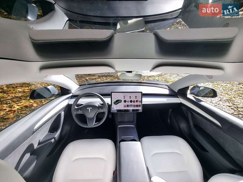 Седан Tesla Model 3 2022 в Виннице