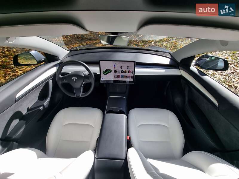 Седан Tesla Model 3 2022 в Виннице