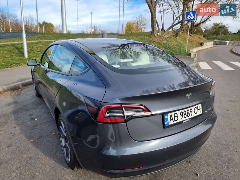 Седан Tesla Model 3 2022 в Виннице