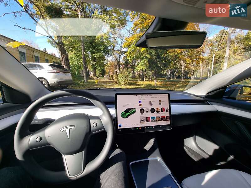Седан Tesla Model 3 2022 в Виннице
