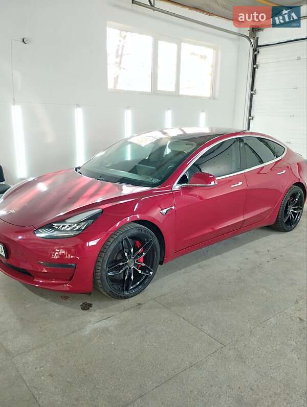 Седан Tesla Model 3 2018 в Вінниці