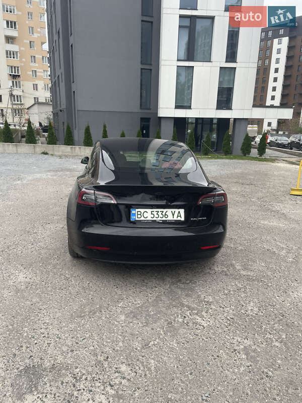 Седан Tesla Model 3 2019 в Львове