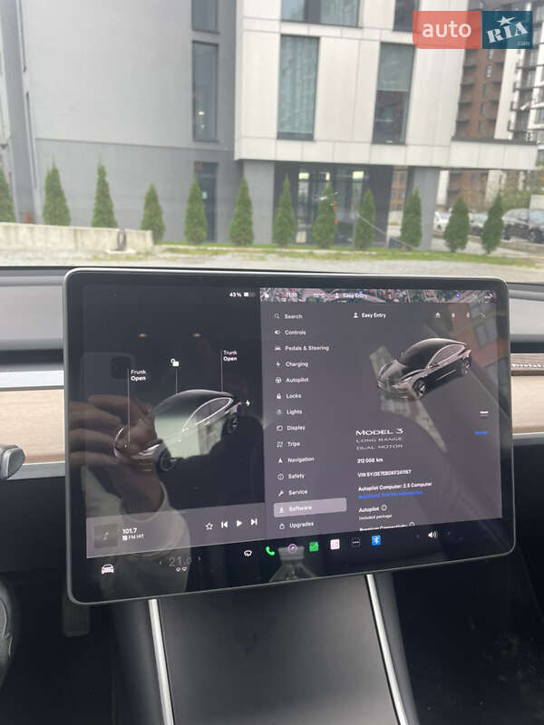 Седан Tesla Model 3 2019 в Львове