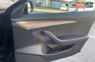 Седан Tesla Model 3 2021 в 