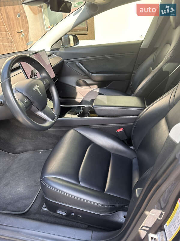 Седан Tesla Model 3 2019 в Києві