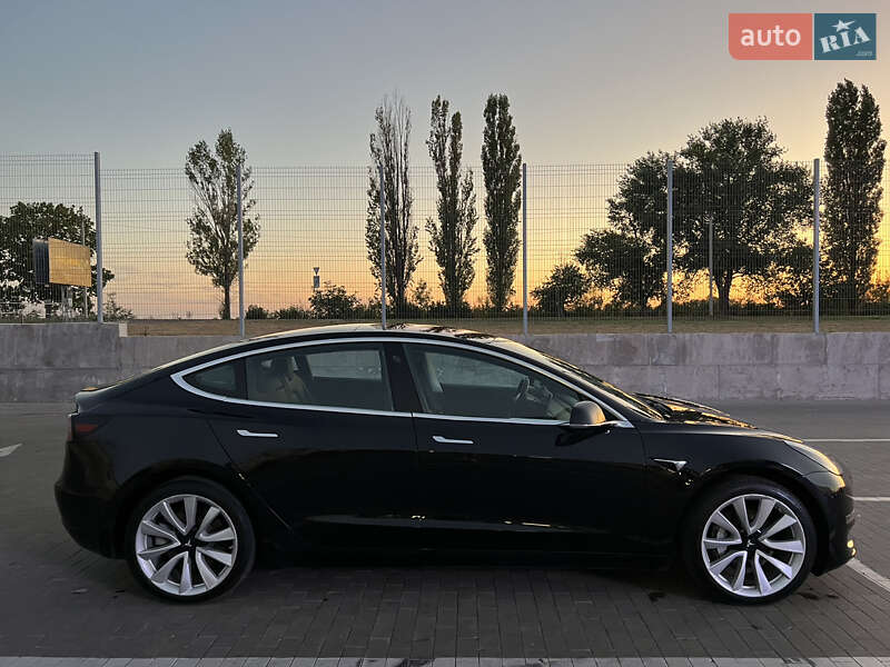 Седан Tesla Model 3 2018 в Первомайске