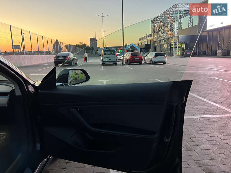 Седан Tesla Model 3 2018 в Первомайске