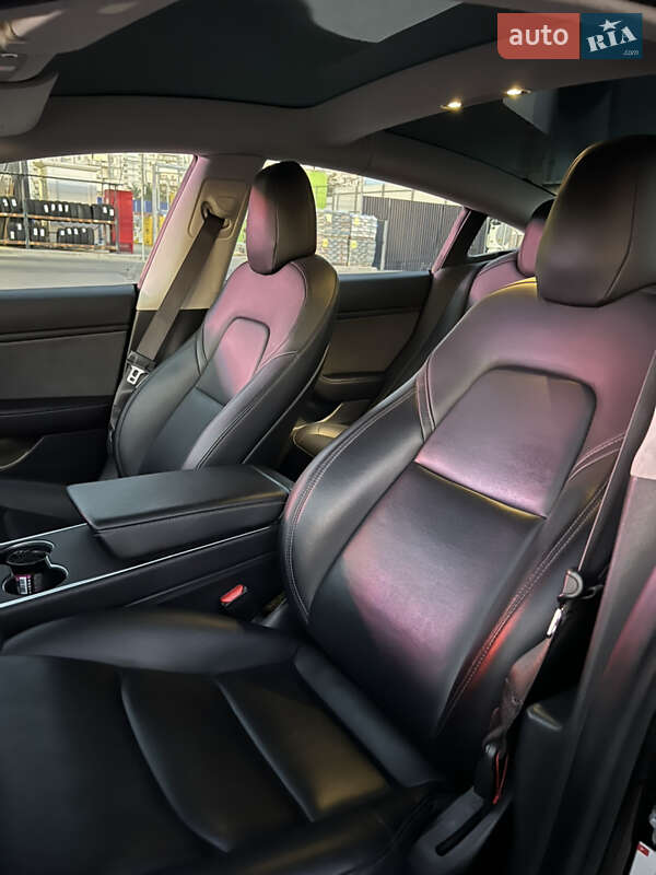 Седан Tesla Model 3 2018 в Первомайске