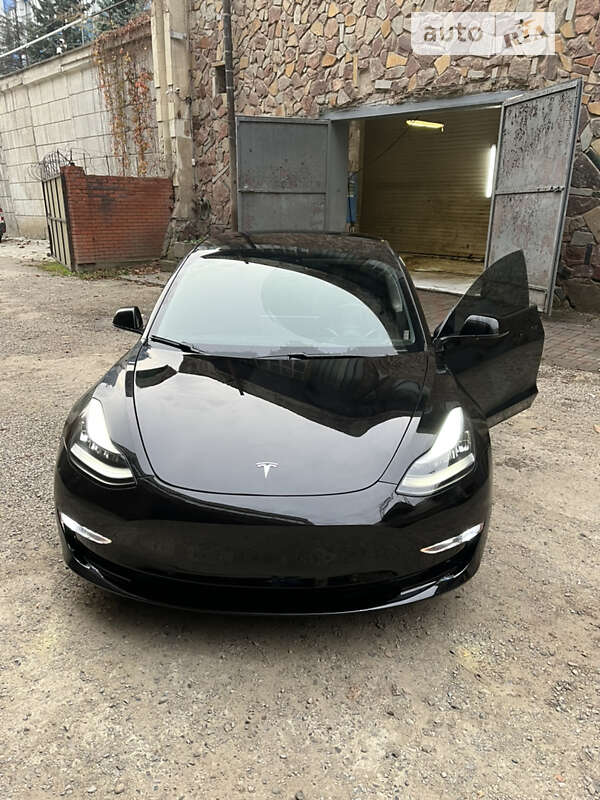 Tesla Model 3 2020