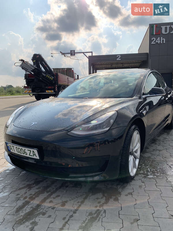 Седан Tesla Model 3 2019 в Калуше