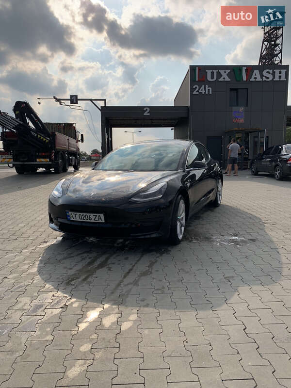 Седан Tesla Model 3 2019 в Калуше