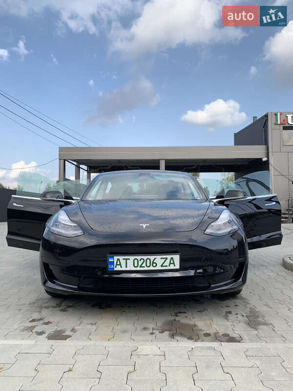 Седан Tesla Model 3 2019 в Калуше