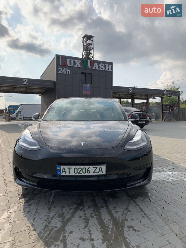 Седан Tesla Model 3 2019 в Калуше
