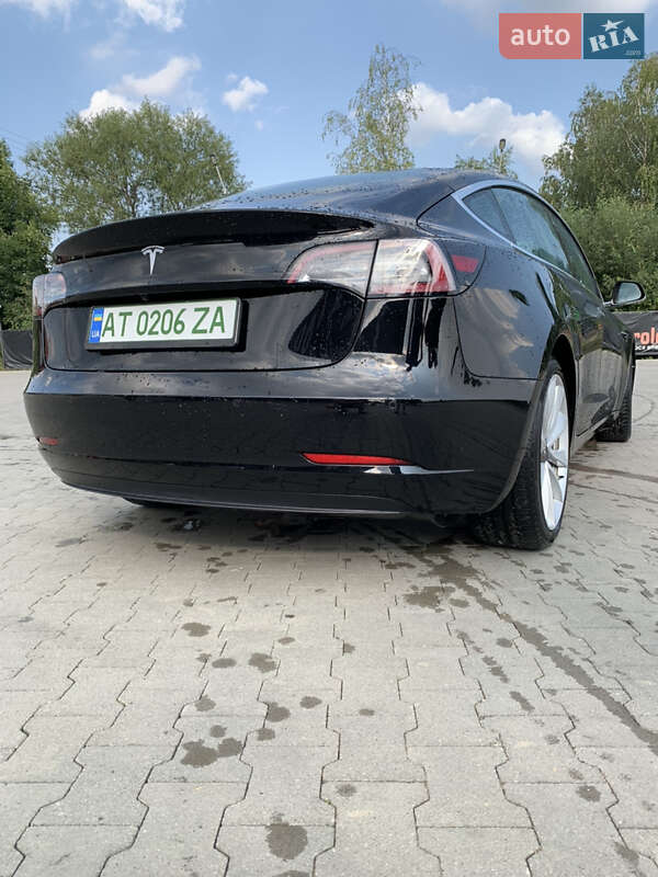 Седан Tesla Model 3 2019 в Калуше