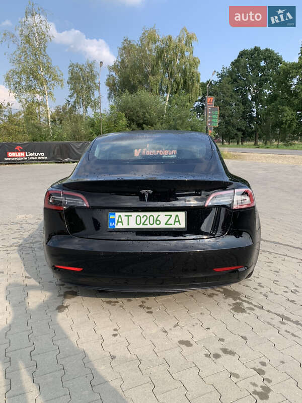 Седан Tesla Model 3 2019 в Калуше