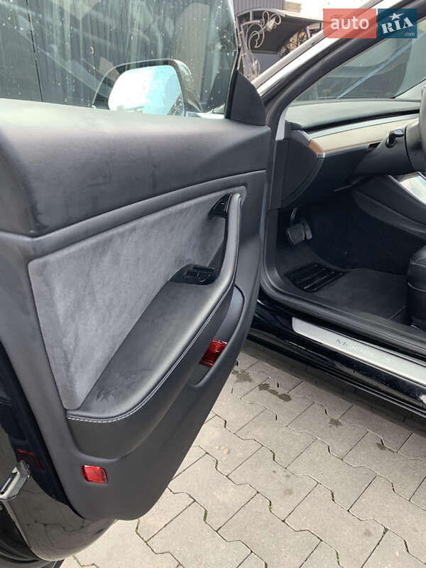 Седан Tesla Model 3 2019 в Калуше