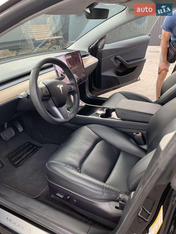 Седан Tesla Model 3 2019 в Калуше