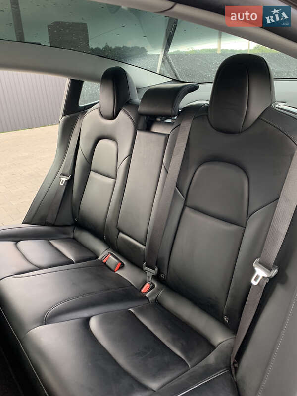 Седан Tesla Model 3 2019 в Калуше