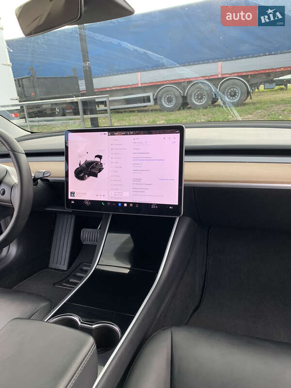 Седан Tesla Model 3 2019 в Калуше