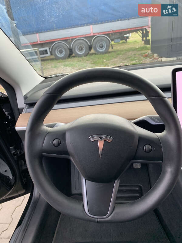 Седан Tesla Model 3 2019 в Калуше