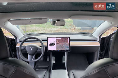 Седан Tesla Model 3 2019 в Калуше