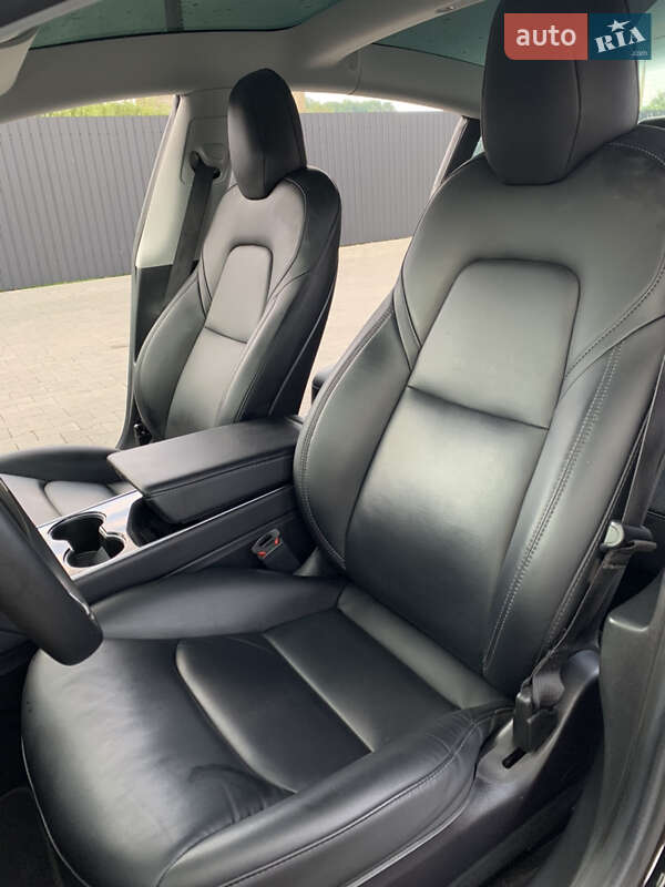 Седан Tesla Model 3 2019 в Калуше