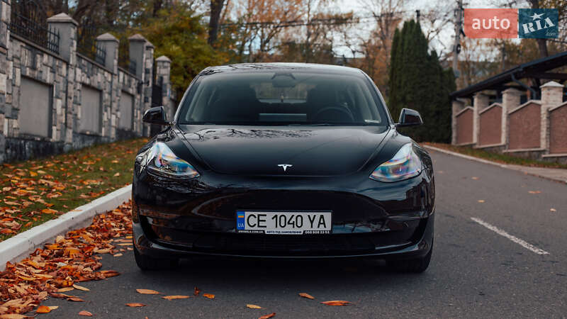 Седан Tesla Model 3 2022 в Чернівцях