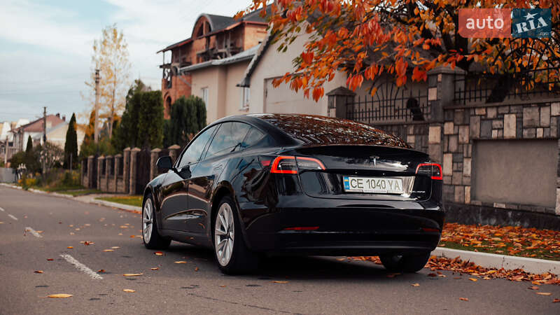Седан Tesla Model 3 2022 в Чернівцях