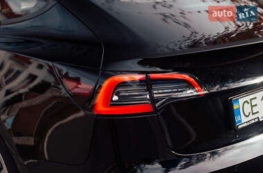 Седан Tesla Model 3 2022 в Чернівцях