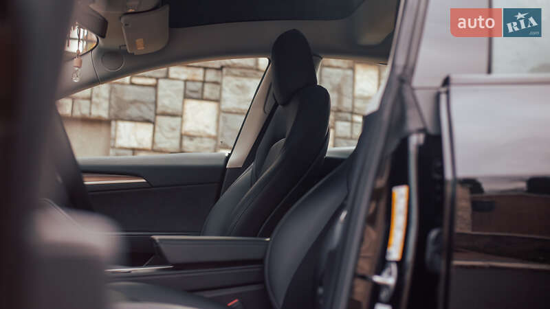 Седан Tesla Model 3 2022 в Чернівцях