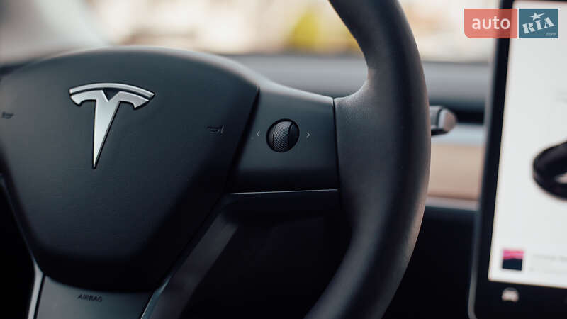Седан Tesla Model 3 2022 в Чернівцях
