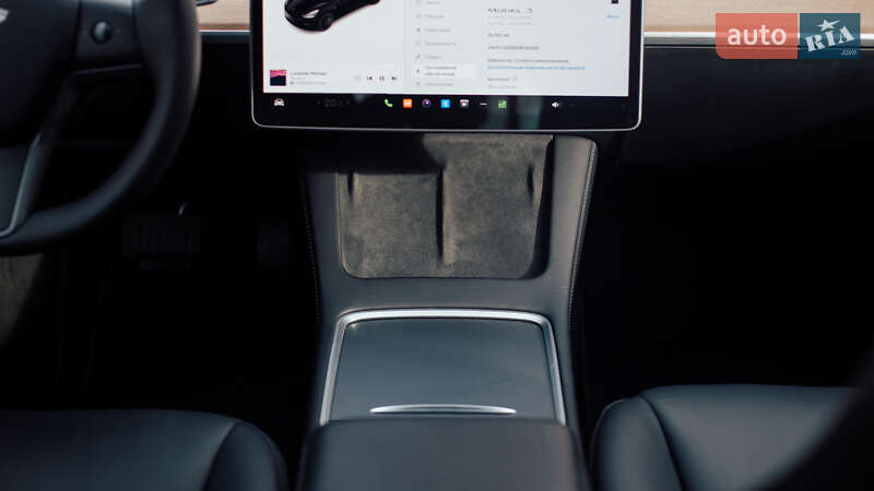 Седан Tesla Model 3 2022 в Чернівцях
