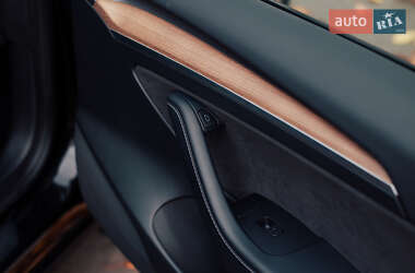 Седан Tesla Model 3 2022 в Чернівцях