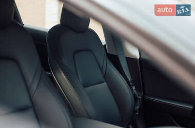Седан Tesla Model 3 2022 в Чернівцях