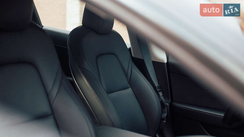 Седан Tesla Model 3 2022 в Чернівцях
