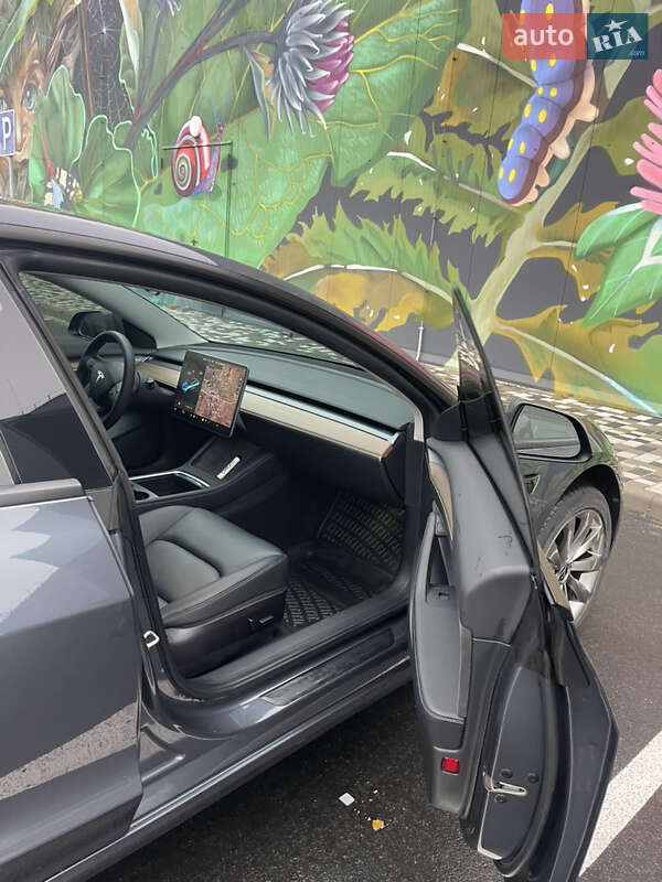 Седан Tesla Model 3 2021 в Киеве