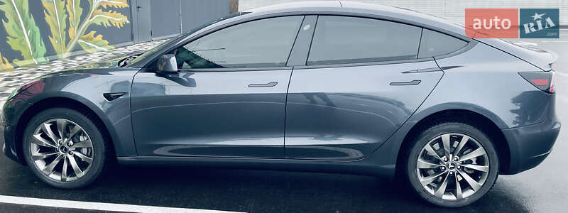 Седан Tesla Model 3 2021 в Киеве
