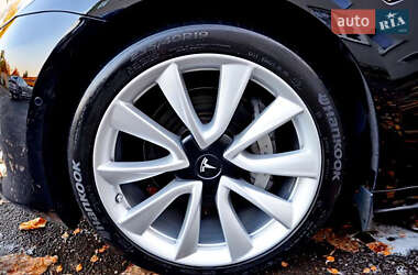 Седан Tesla Model 3 2019 в Києві