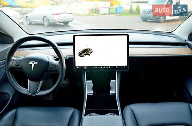 Седан Tesla Model 3 2019 в 