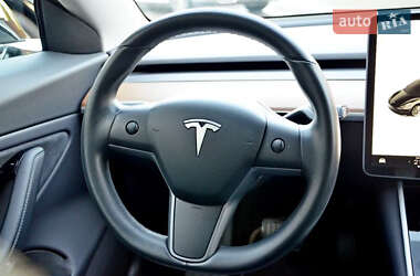 Седан Tesla Model 3 2019 в Києві