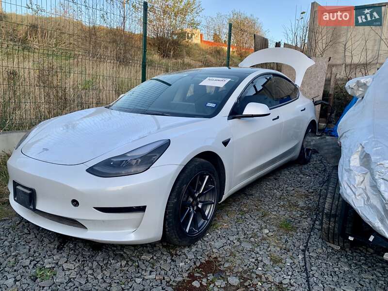 Седан Tesla Model 3 2021 в Львове
