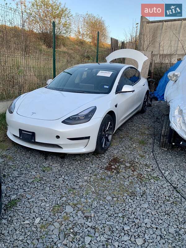 Седан Tesla Model 3 2021 в Львове