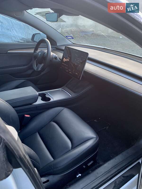 Седан Tesla Model 3 2021 в Львове