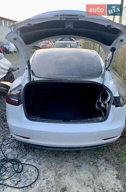 Седан Tesla Model 3 2021 в Львове